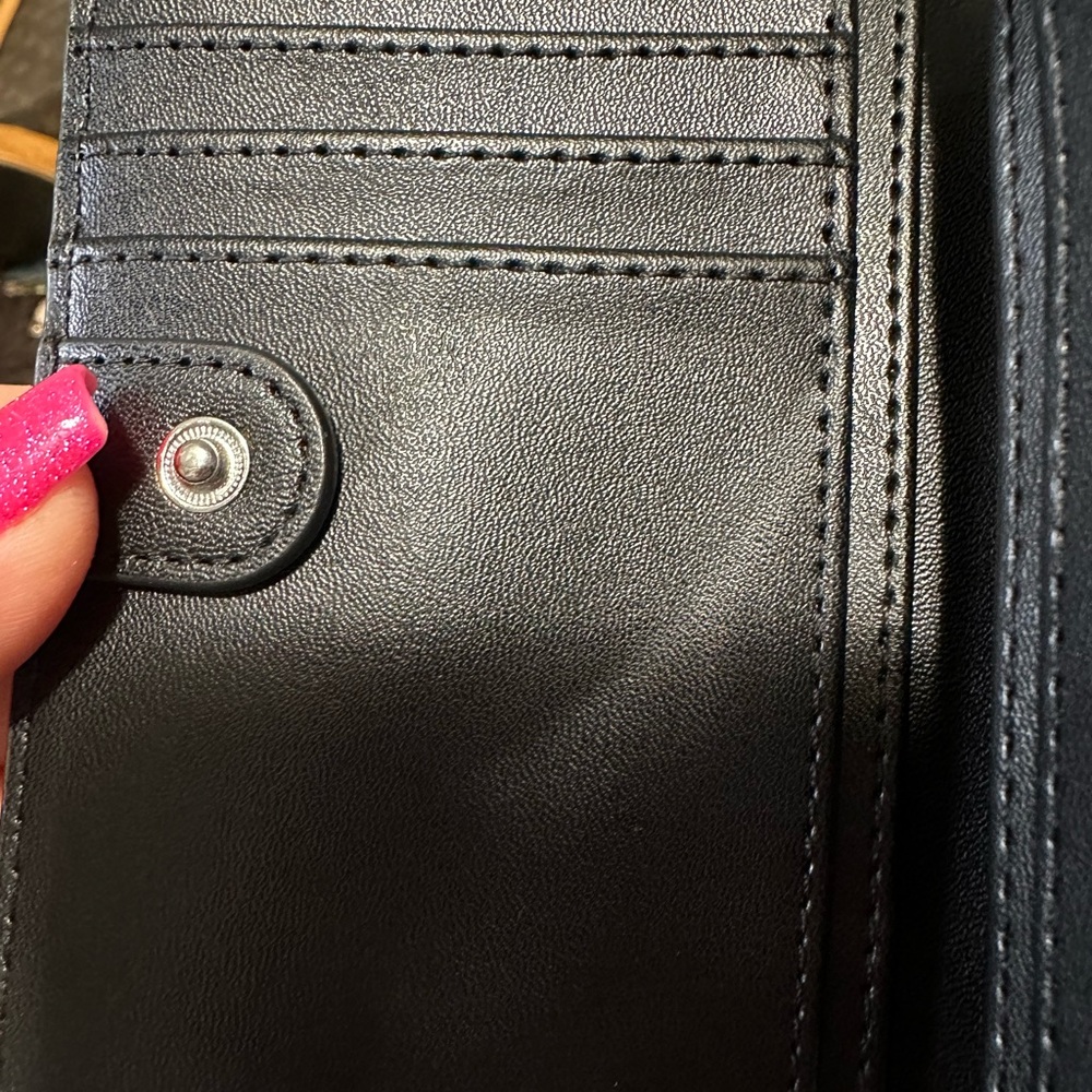 Michael Kors Wallet - Picture 9 of 11